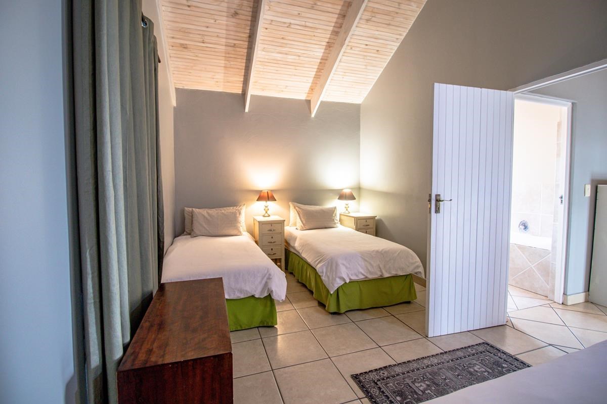 The Red Door - Paternoster Rentals