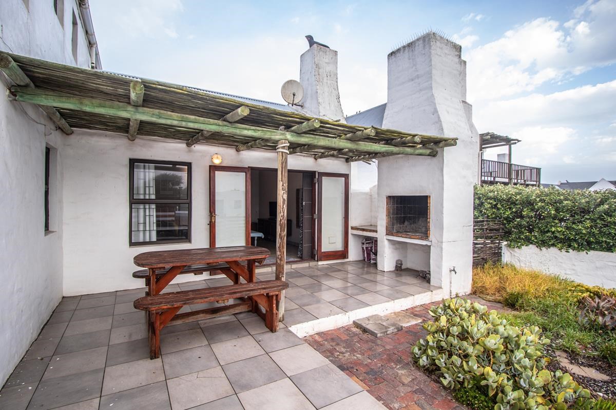 The Red Door - Paternoster Rentals