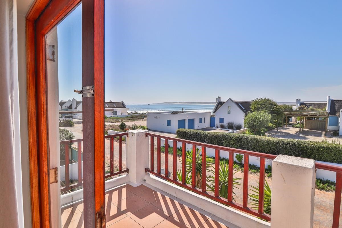 The Red Door - Paternoster Rentals