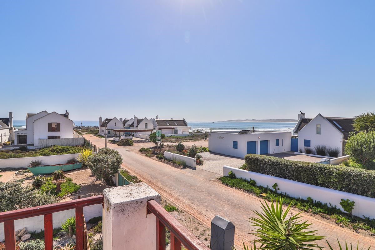 The Red Door - Paternoster Rentals