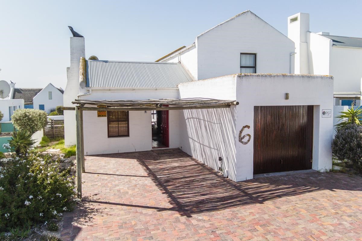 The Red Door - Paternoster Rentals